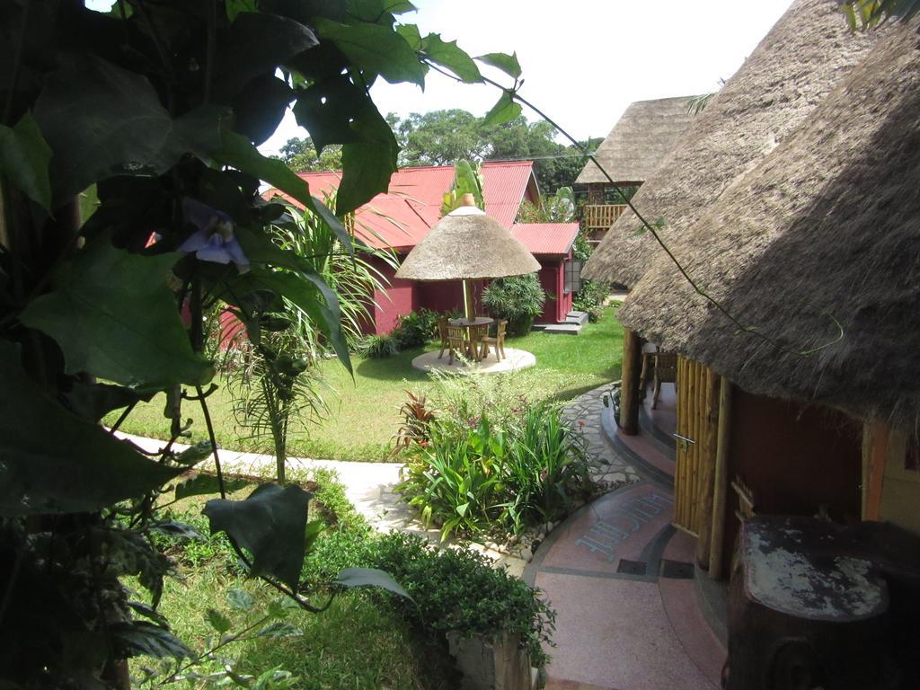 Precious Guesthouse Entebbe Ngoại thất bức ảnh